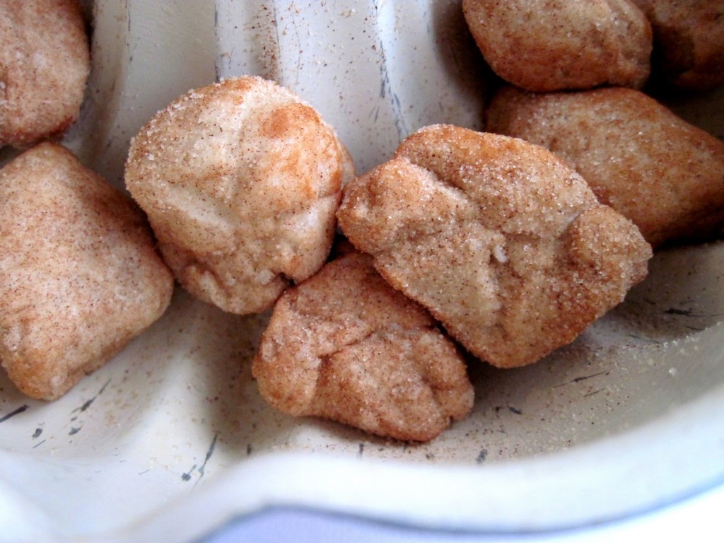 Monkey Bread Recipe - Our familie's favorite breakfast treat! :) 