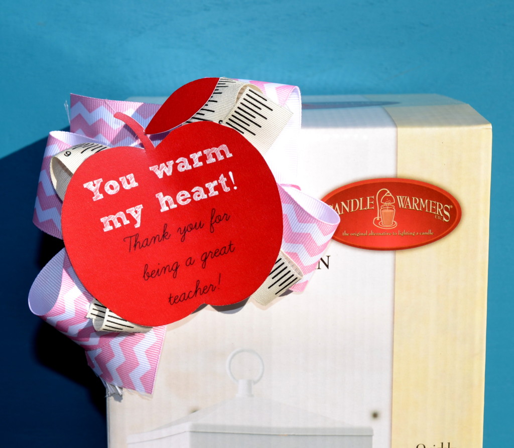 You Warm My Heart printable tag for Teacher Appreciation!  Candle warmers are awesome gifts!  Teachers love them because they can keep their classrooms smelling nice without the fire hazard! ♥
