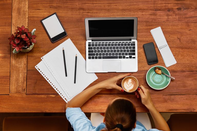 Baking Your Brand: How to Build a Successful Food Blog from Scratch